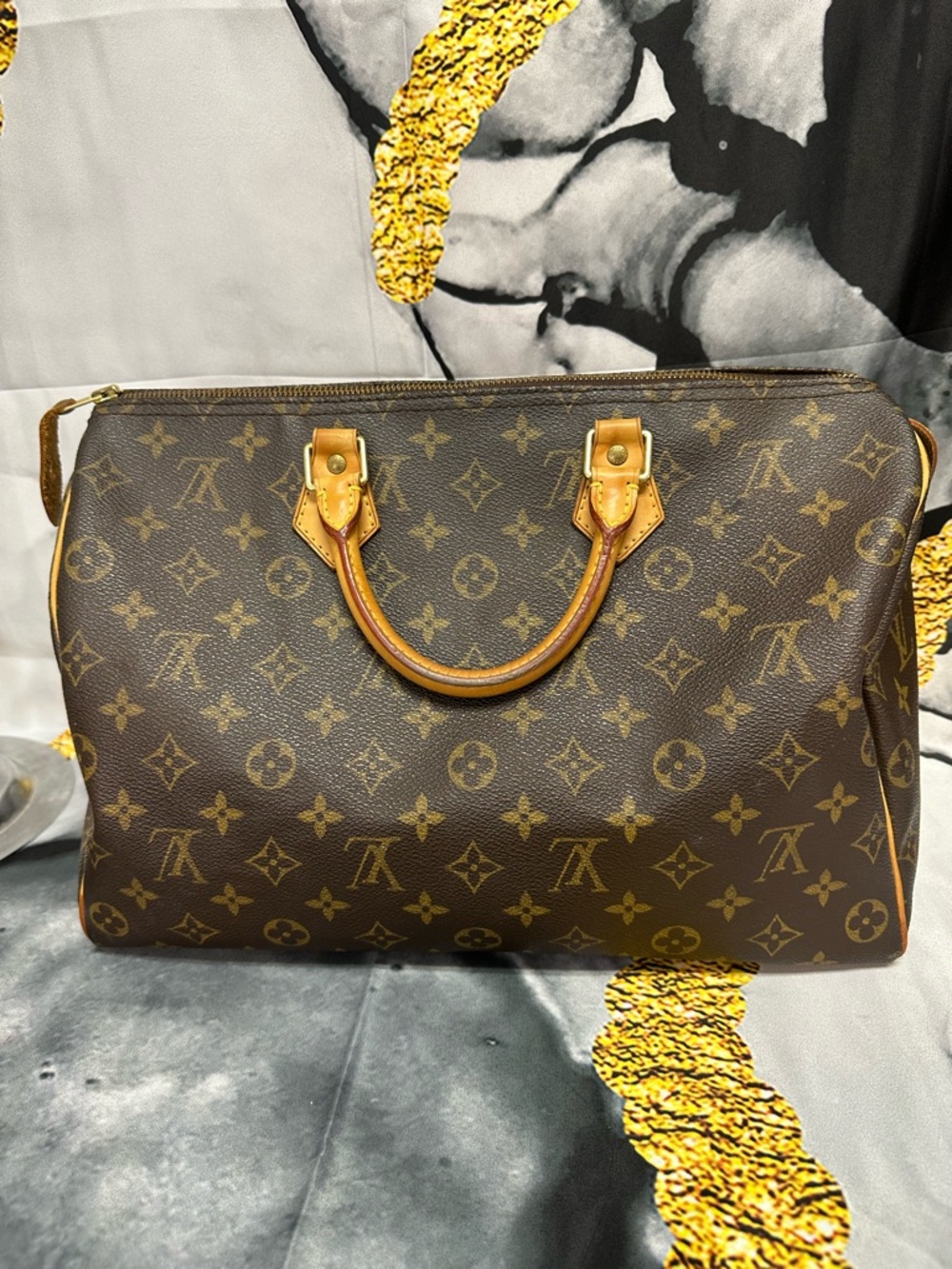 Louis Vuitton Speedy 40 Brown Monogram Canvas Handbag with Bow Charm - Picture 2 of 9